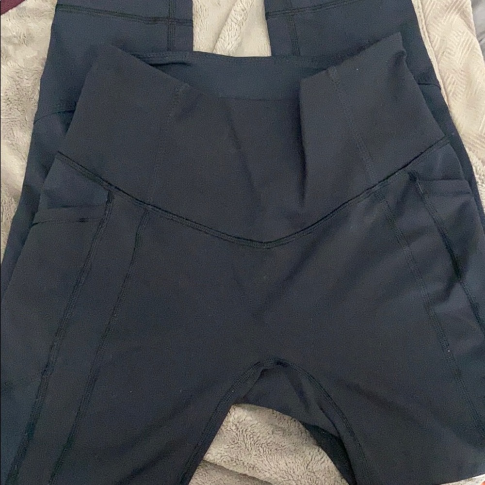 Lululemon All The Right Places Size 6